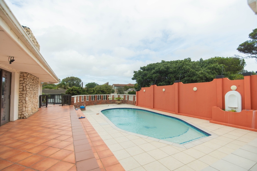 4 Bedroom Property for Sale in Humewood Eastern Cape